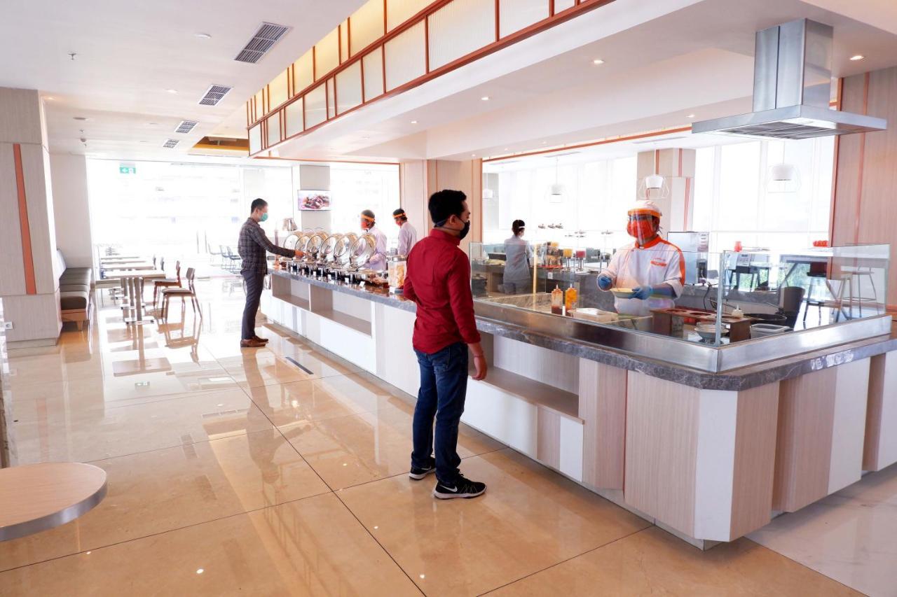 Harris & Conventions Bundaran Satelit 4* Surabaya