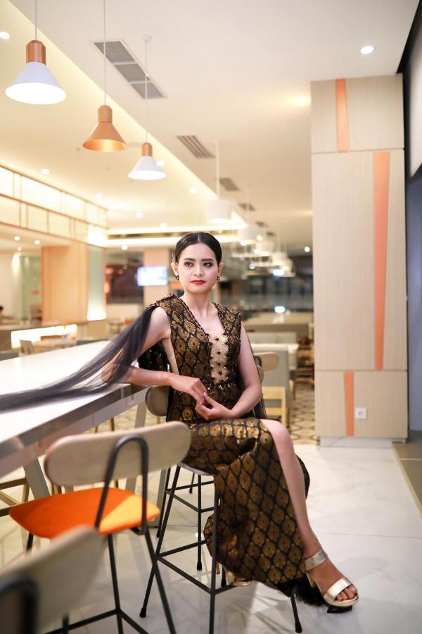 Harris & Conventions Bundaran Satelit Hotel 4*
