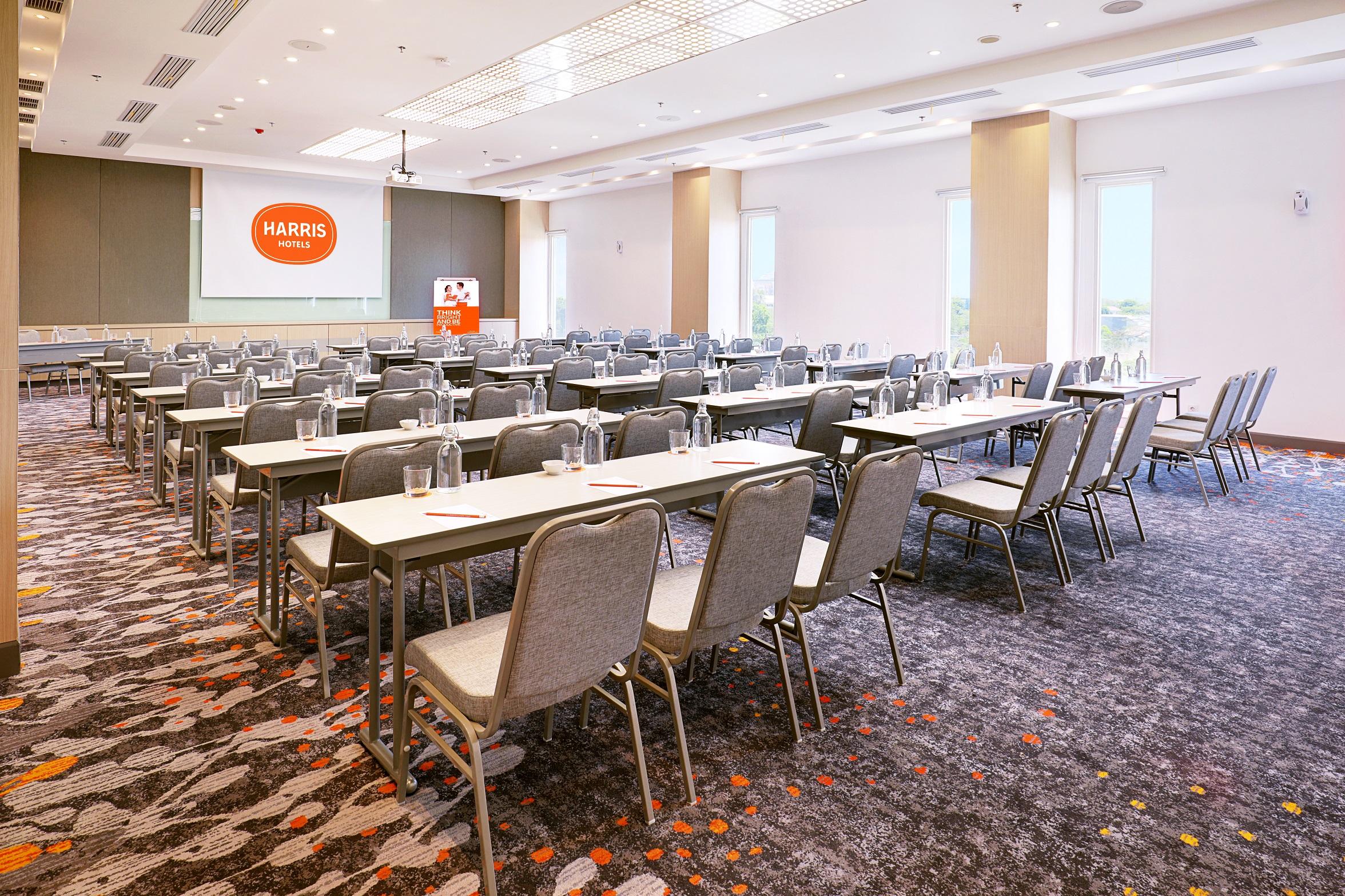 Harris & Conventions Bundaran Satelit Hotel