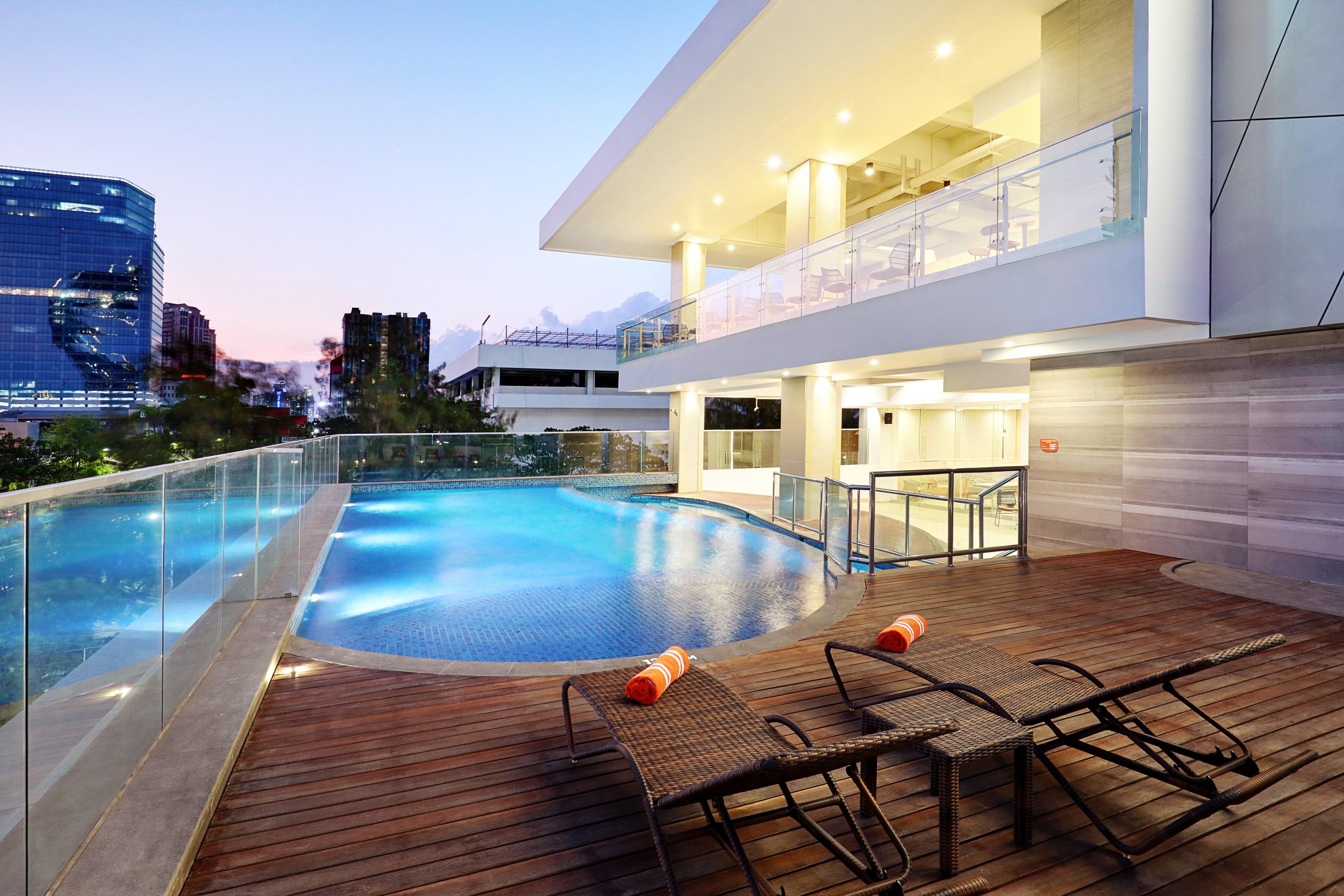 Harris & Conventions Bundaran Satelit Hotel 4*