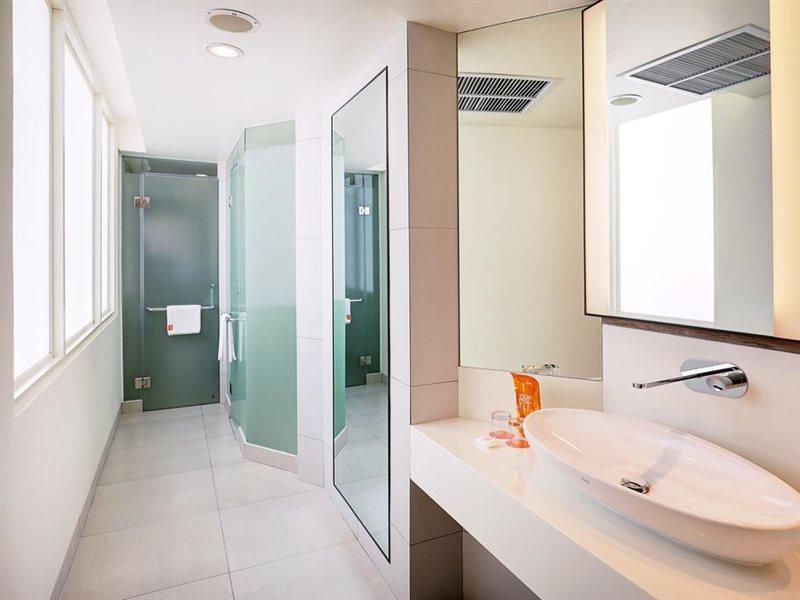 Hotel Harris & Conventions Bundaran Satelit 4*