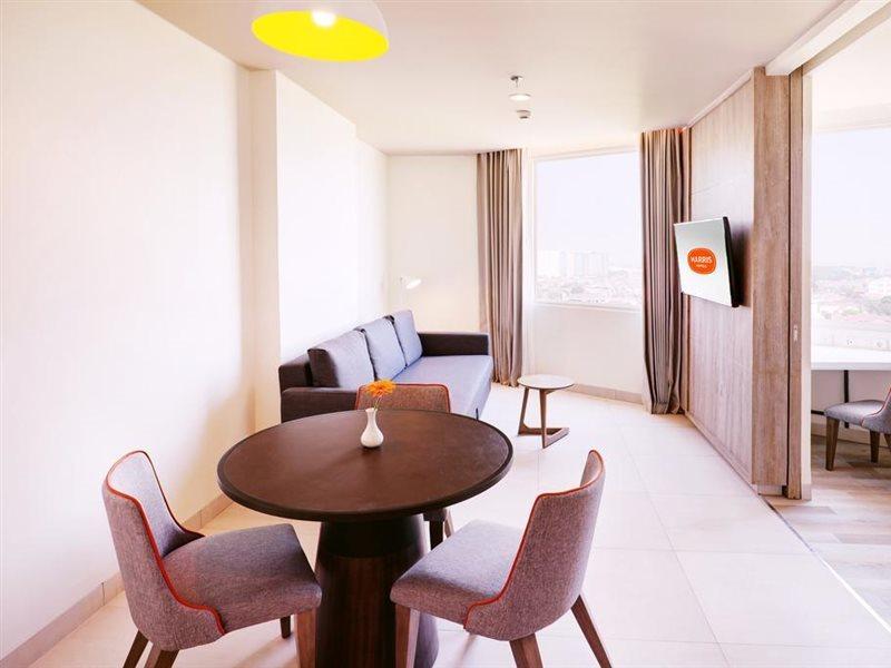 Harris & Conventions Bundaran Satelit 4* Surabaya