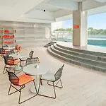 HARRIS Hotel&Conventions Bundaran Satelit Surabaya